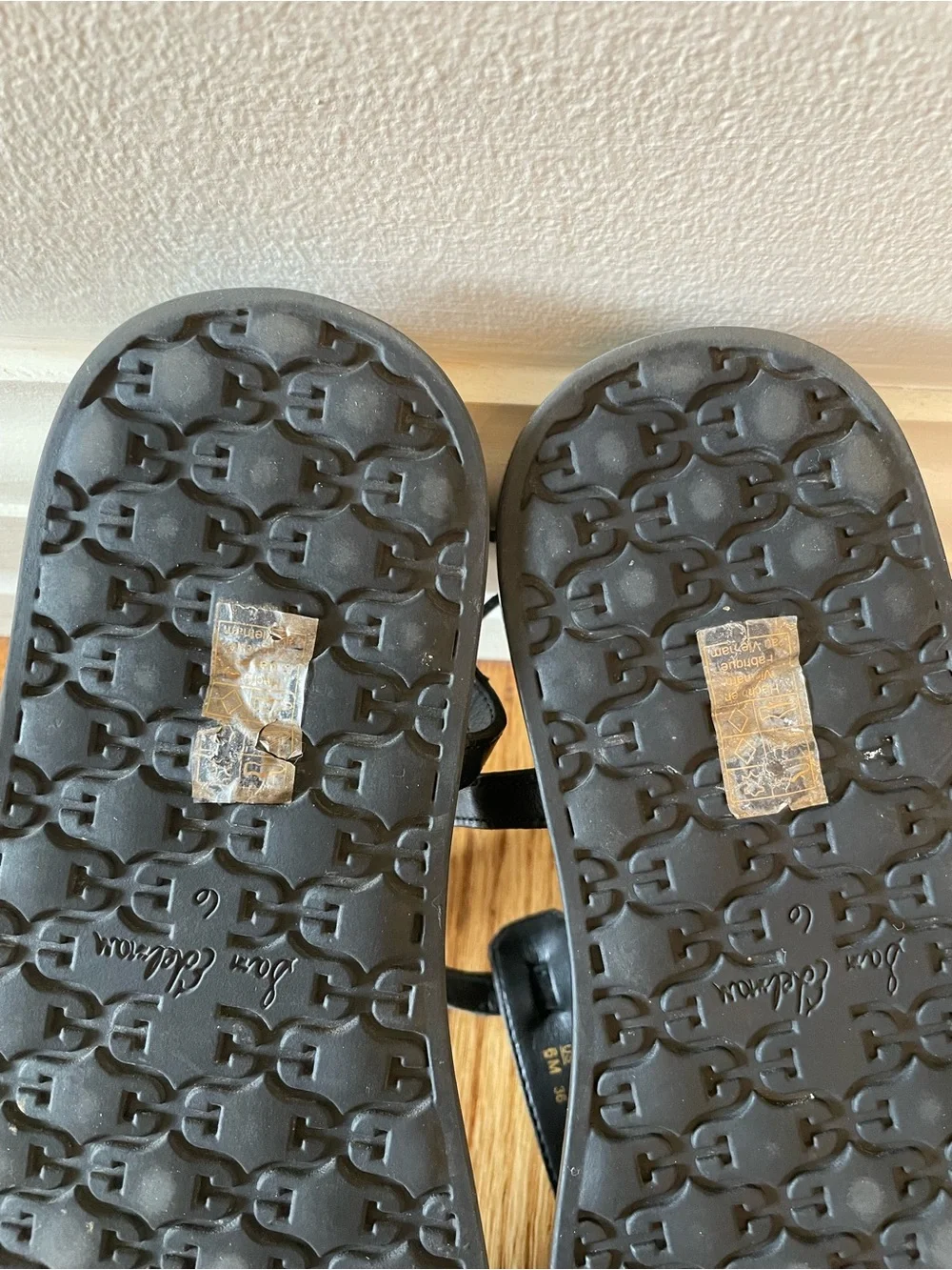 Sam Edelman Black Croc-Embossed Leather T-Strap Sandals - Picture 4 of 6